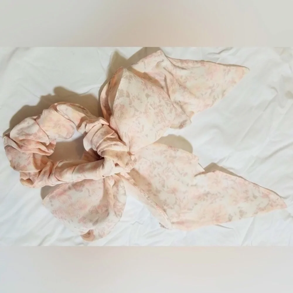 The Lovely Scrunchie